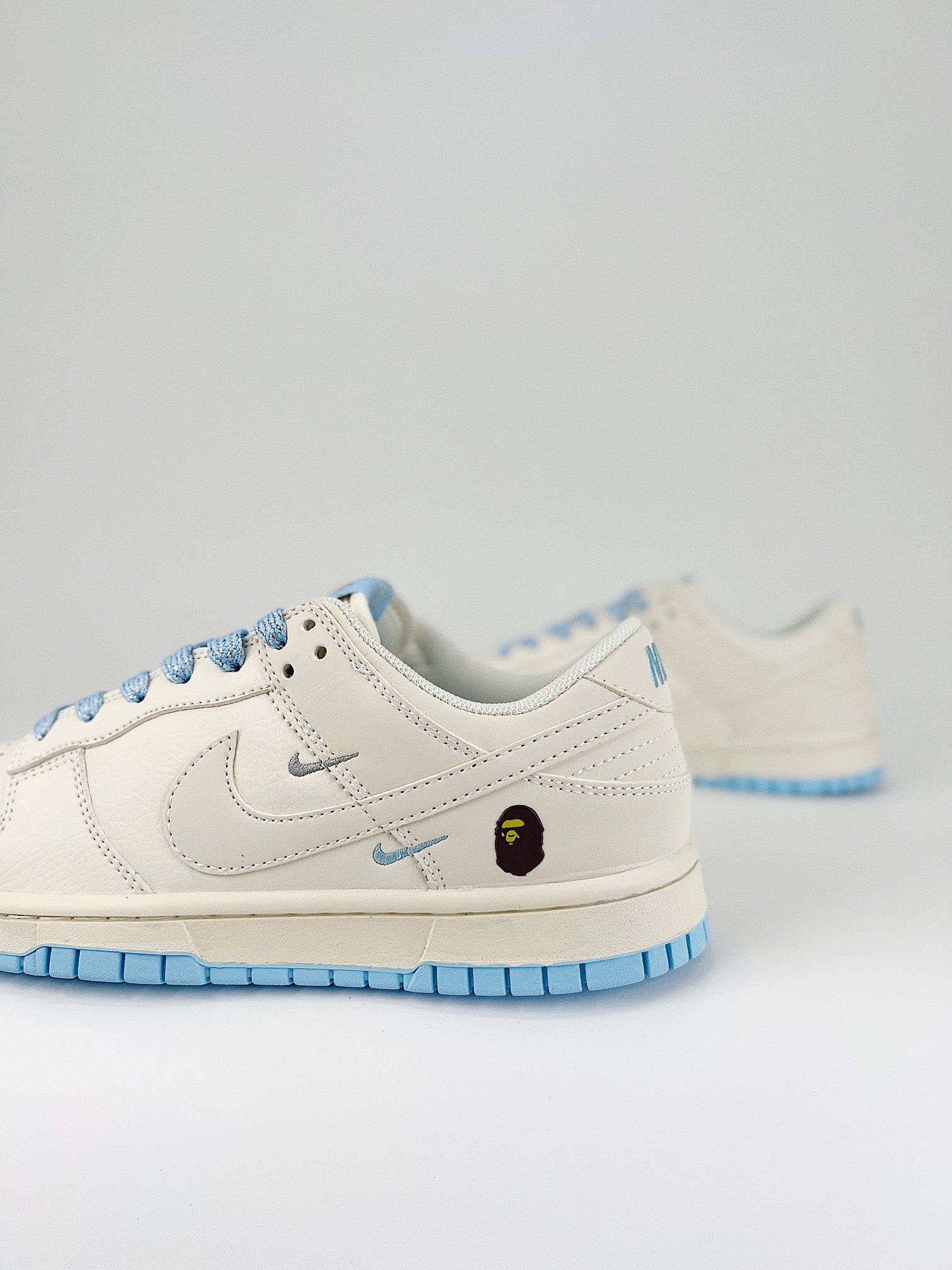 Nike SB Dunk low blue white