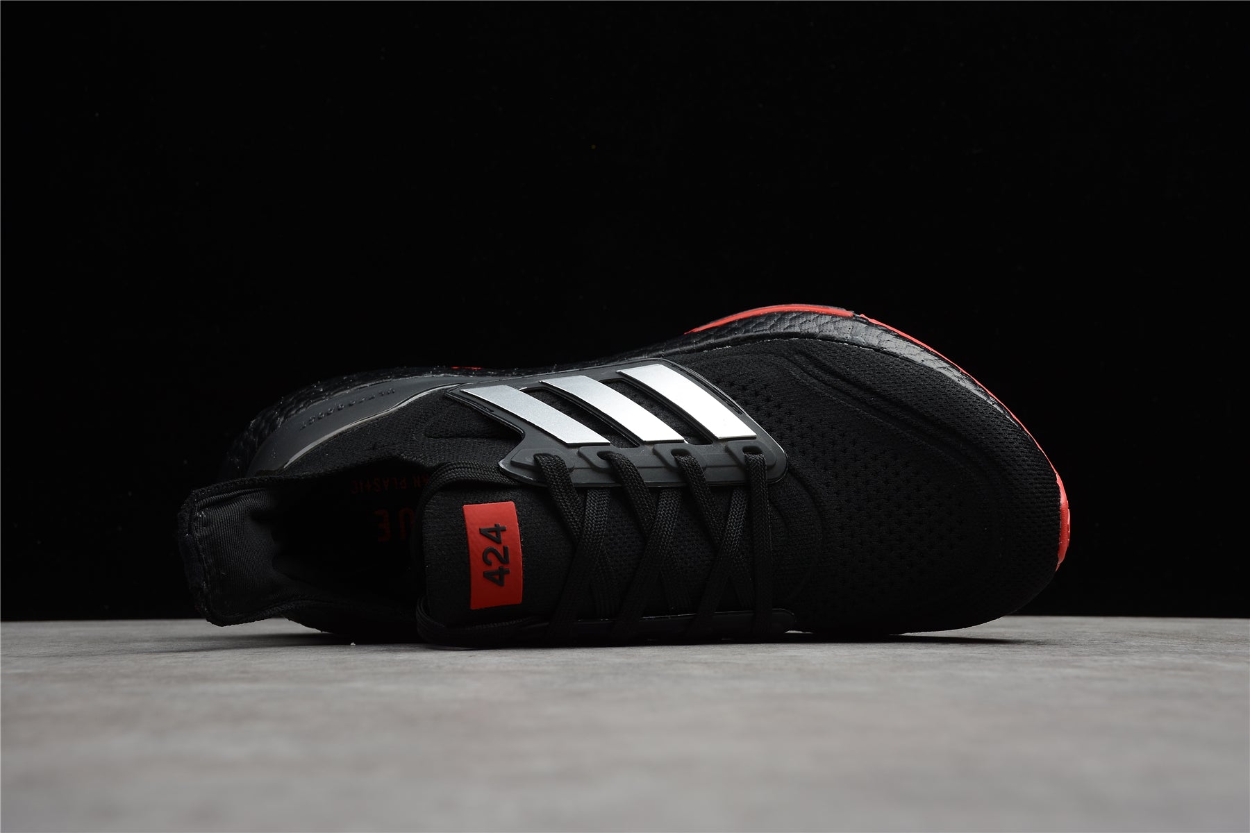 Chaussures Adidas ultraboost rouge noir