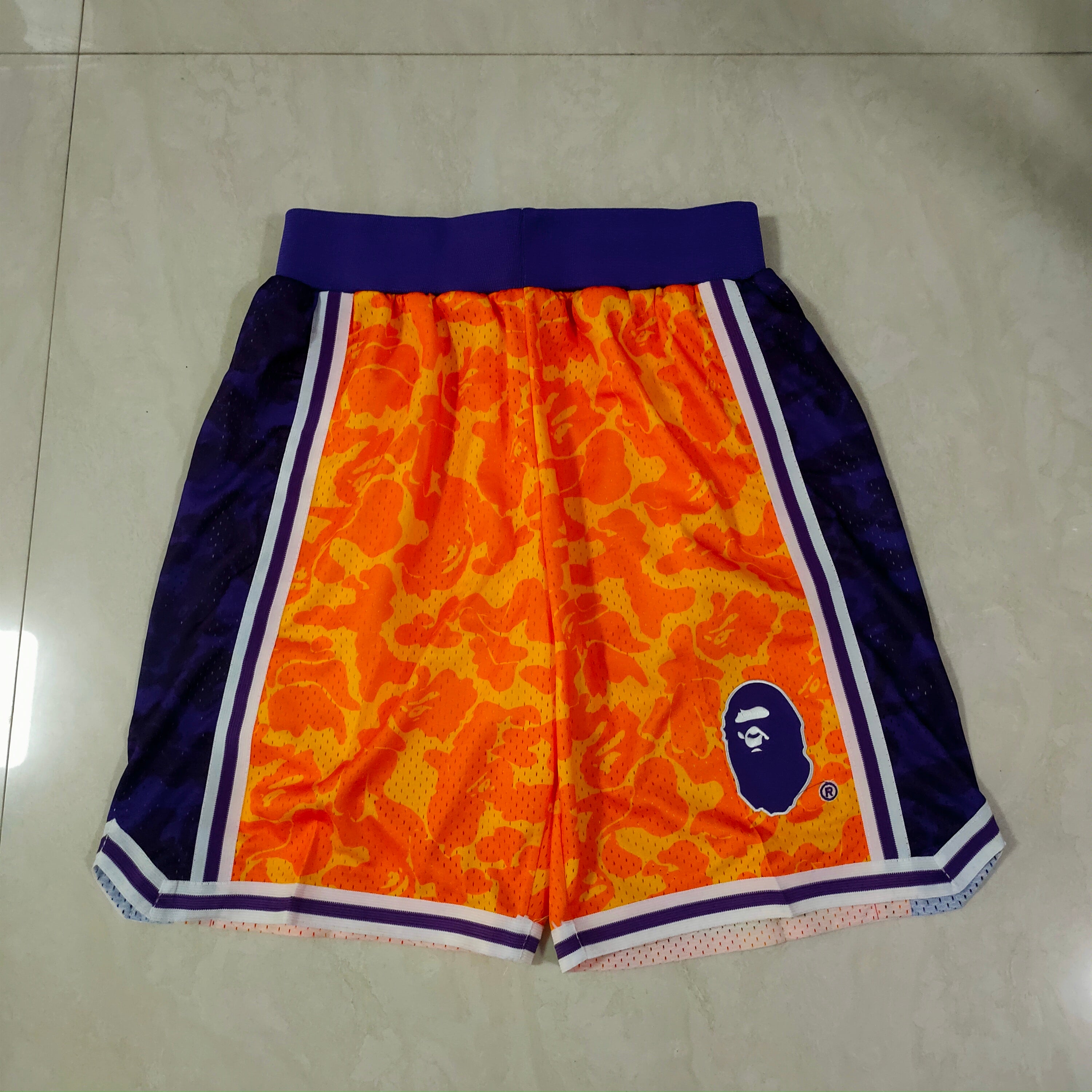 Short orange bape des Lakers