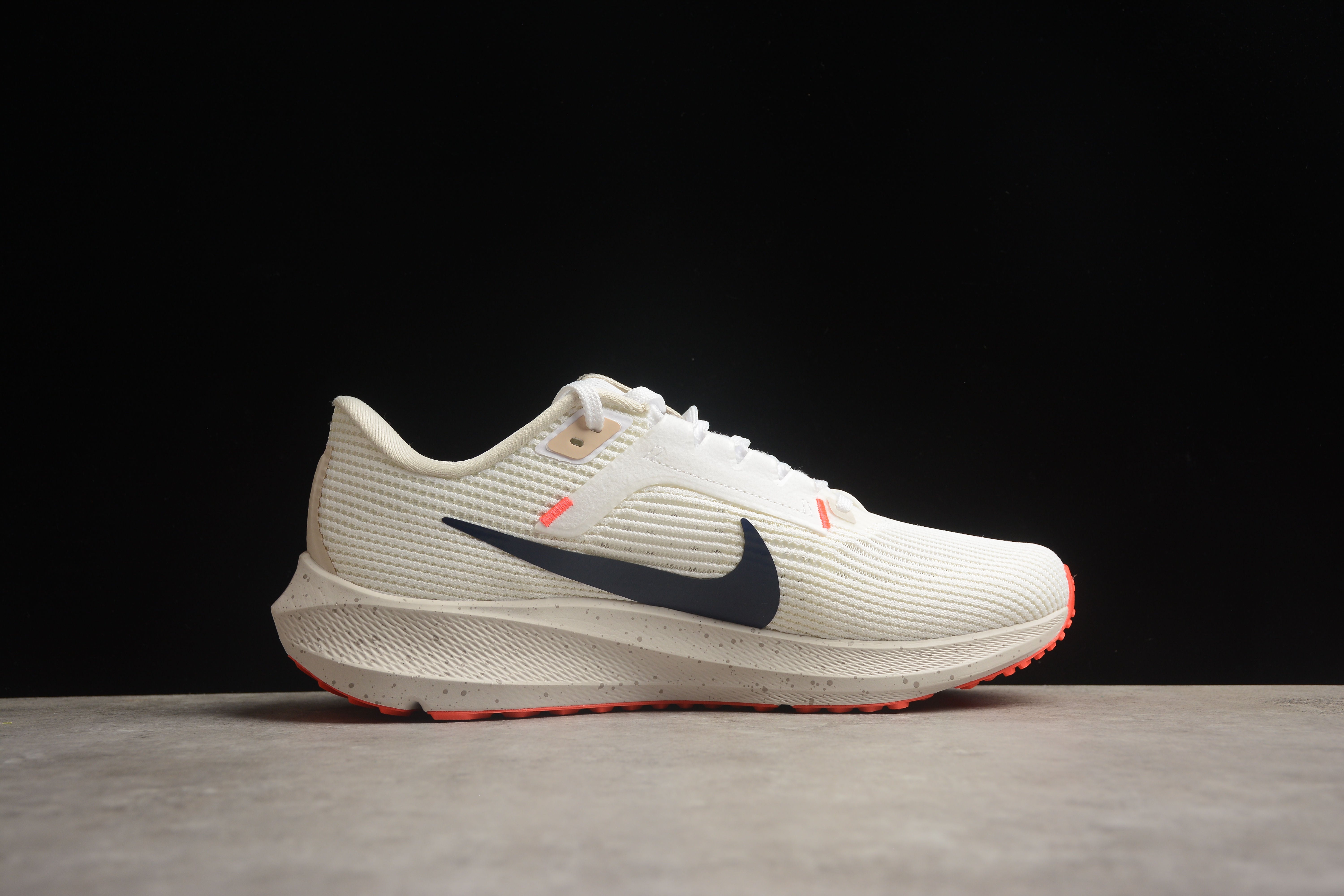 Air zoom pegasus 40 off white/ orange