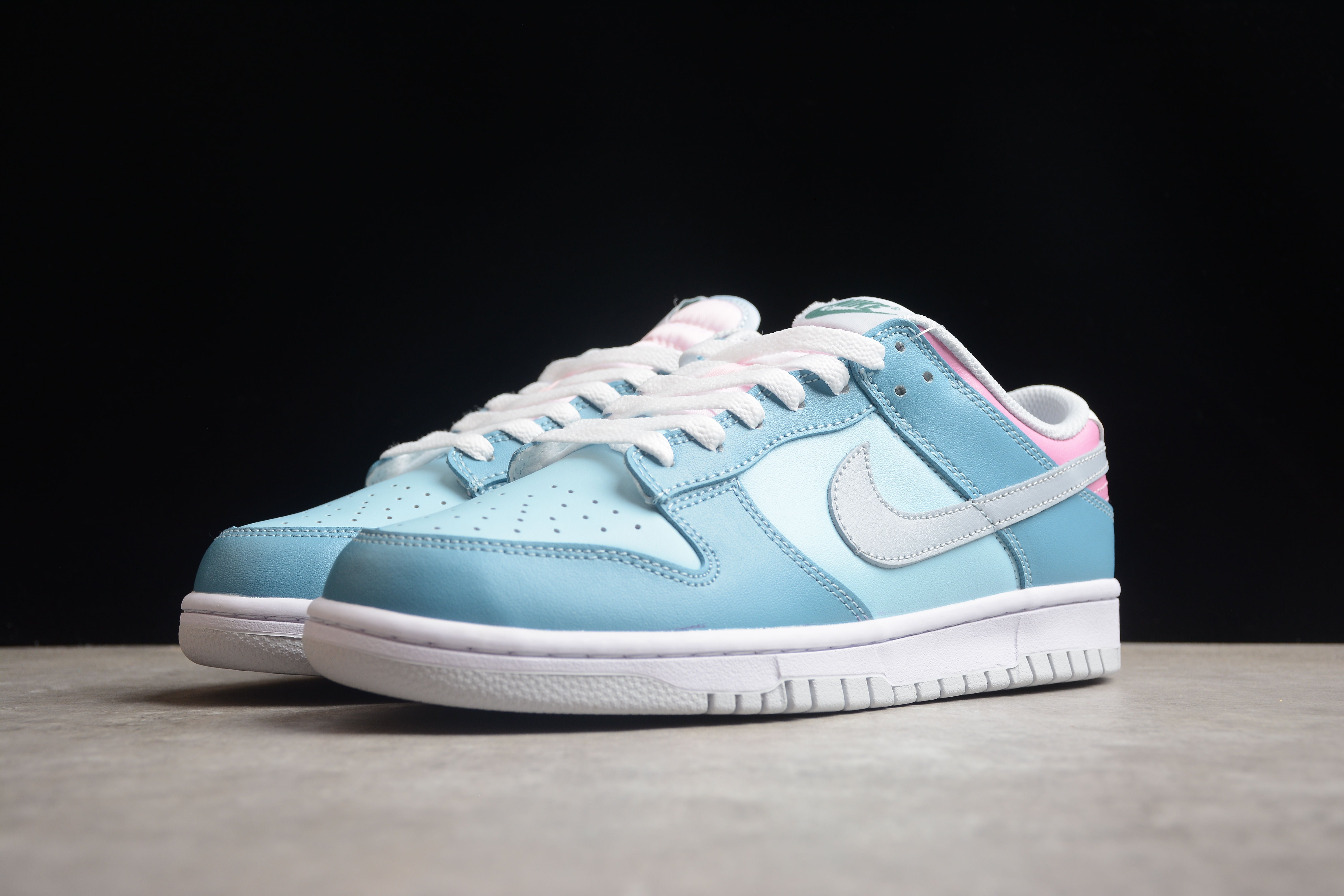 Nike SB dunk low blue and pink shoes