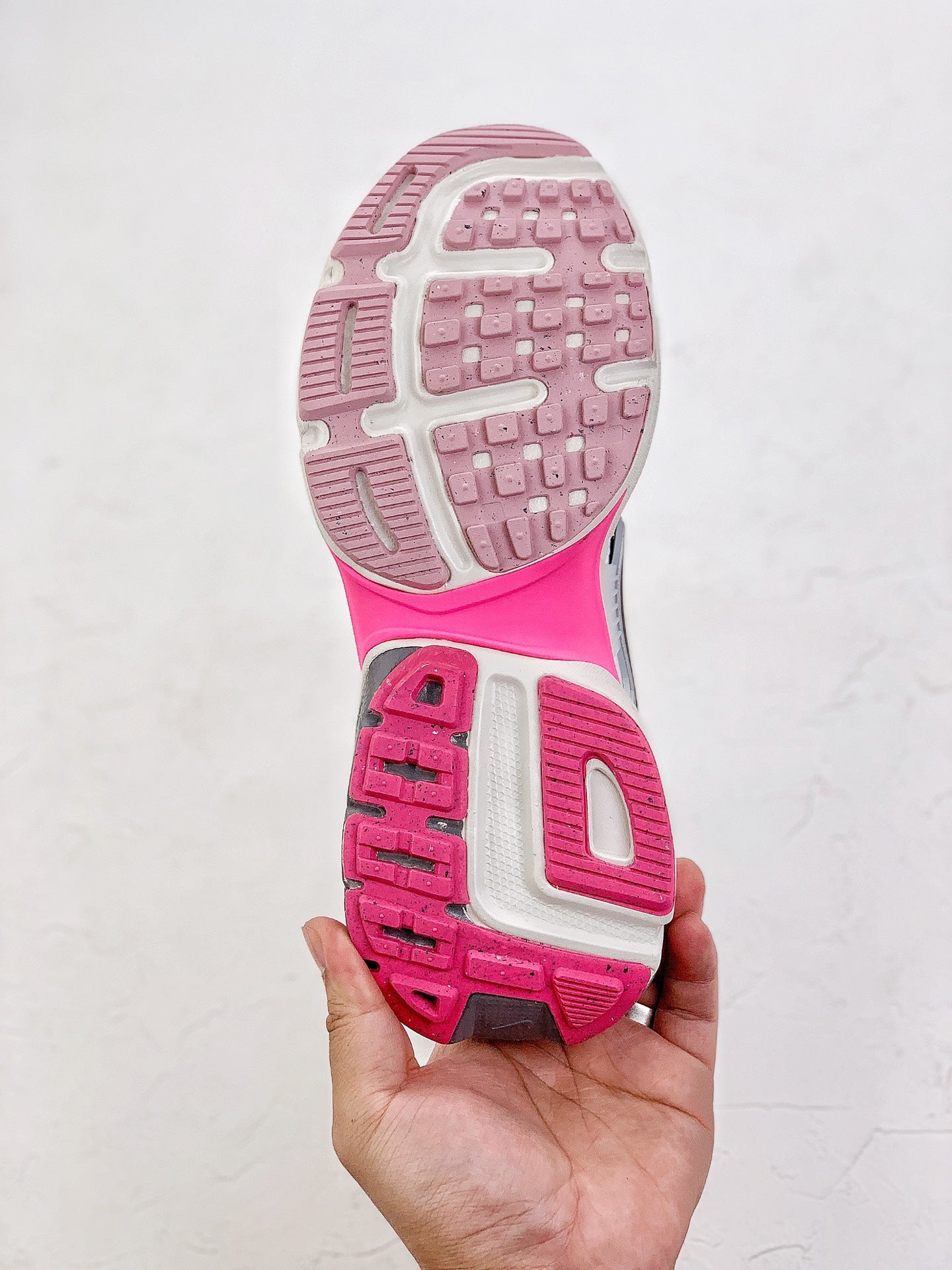 Nike V2k run gray and pink