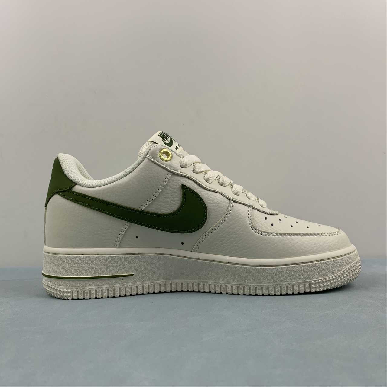 Nike airforce A1 green creme shoes