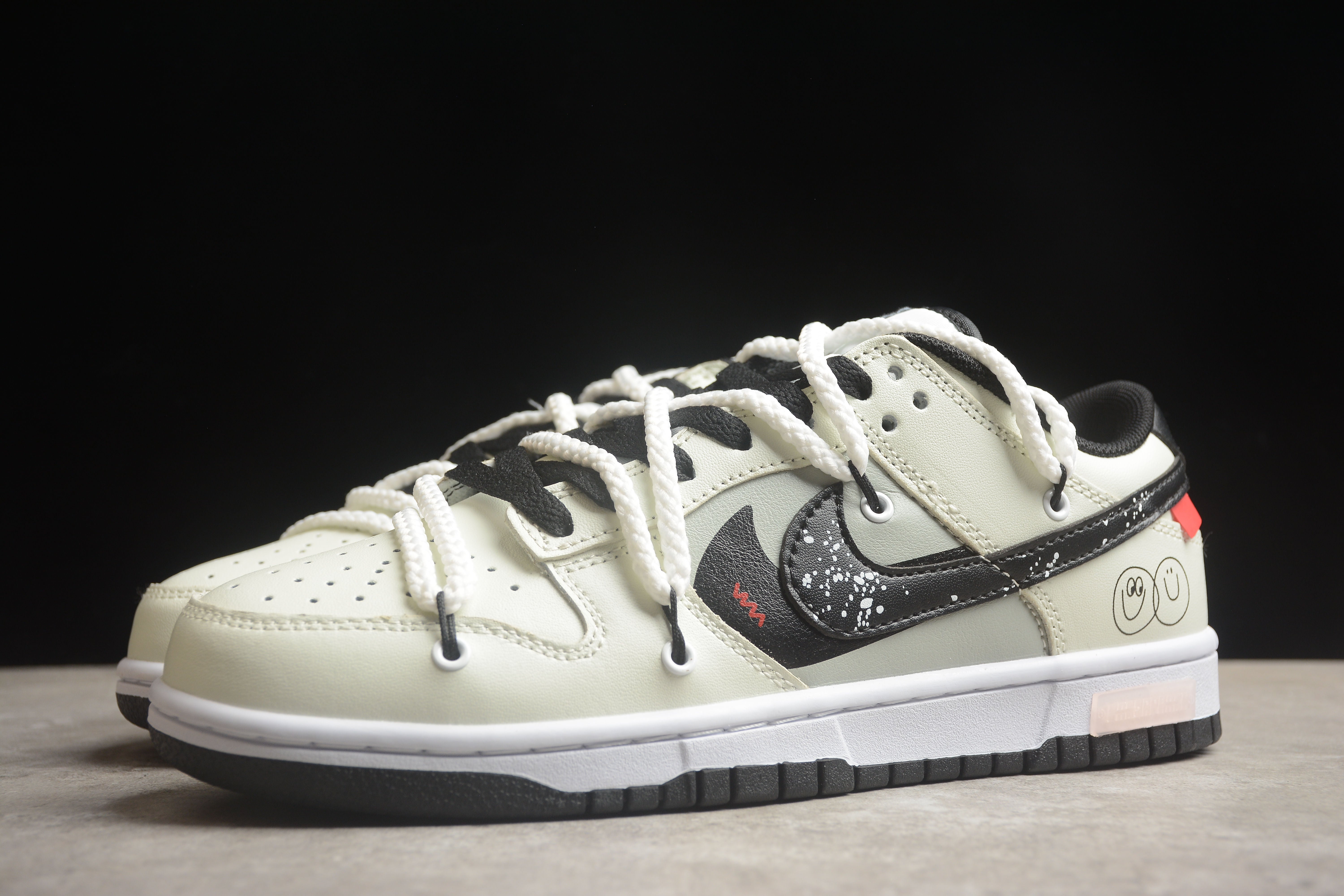 Nike SB dunk low smile shoes