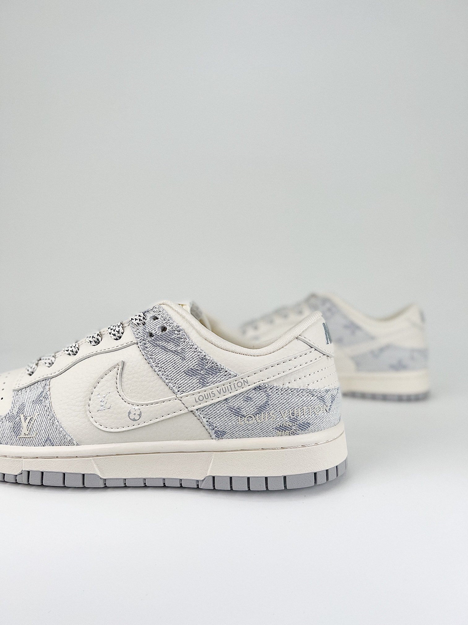 Nike SB Dunk low grey white