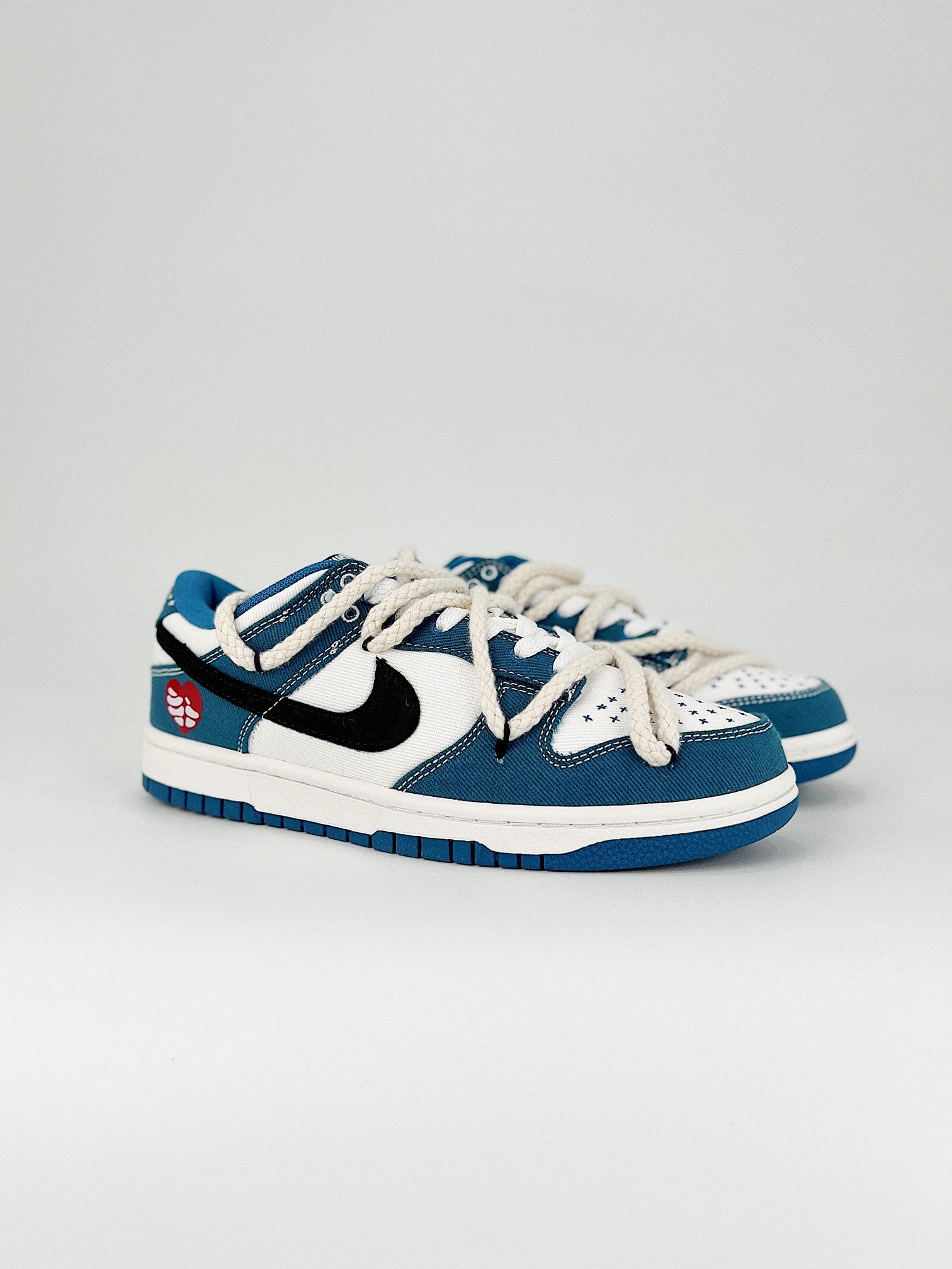 Nike SB Dunk Low oh heart
