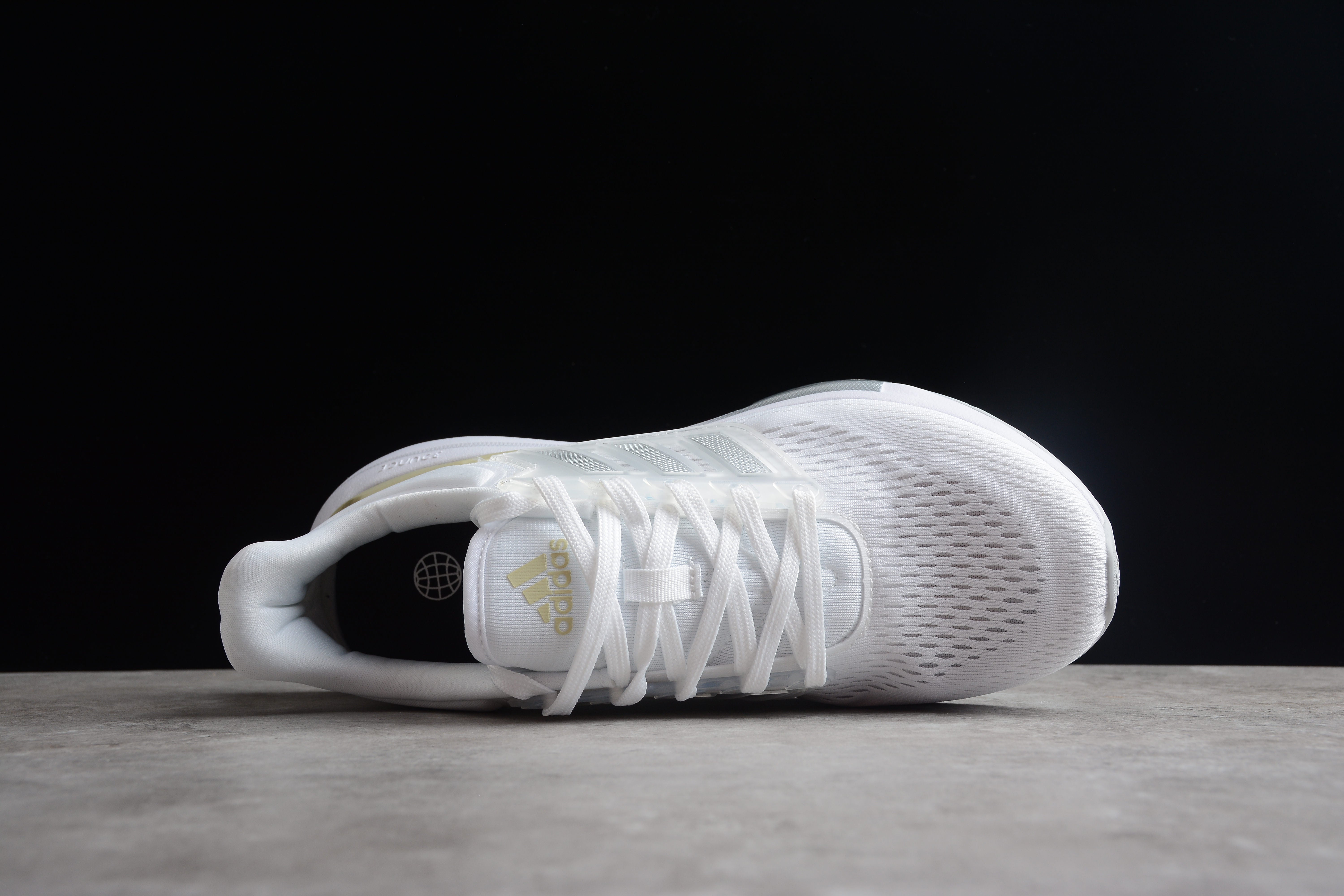 Adidas EQ21 RUN white/gold