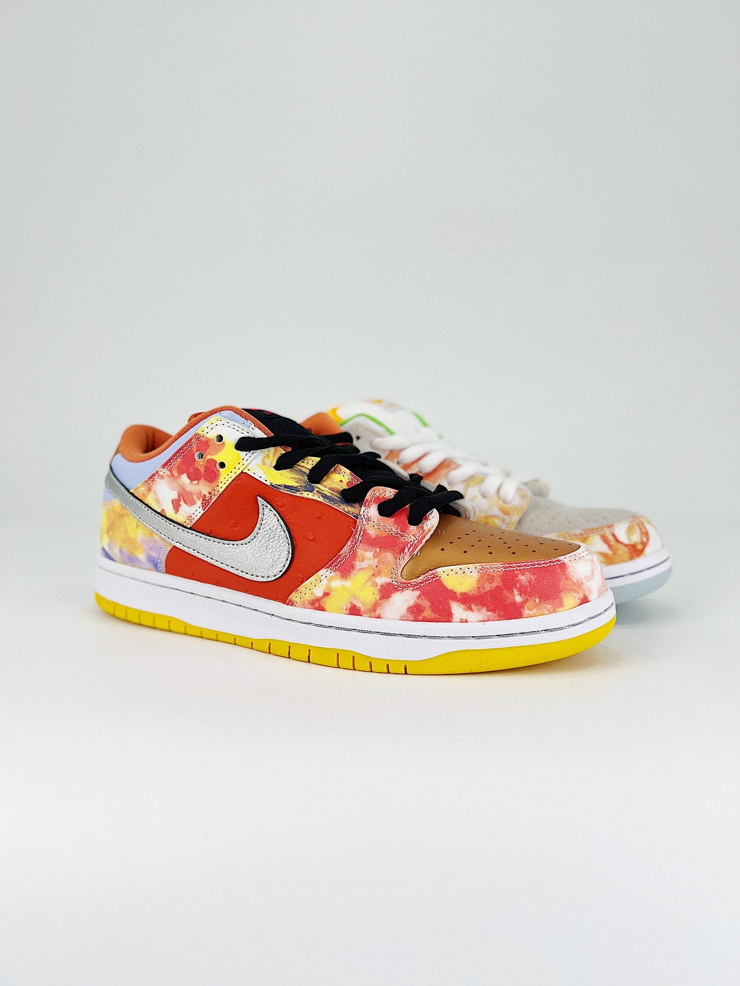 NIKE DUNK LOW RETRO SB 
" Colorful day"