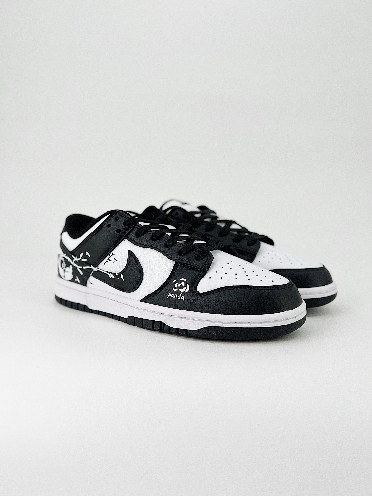 NIKE DUNK LOW RETRO SB 
" Black White   "