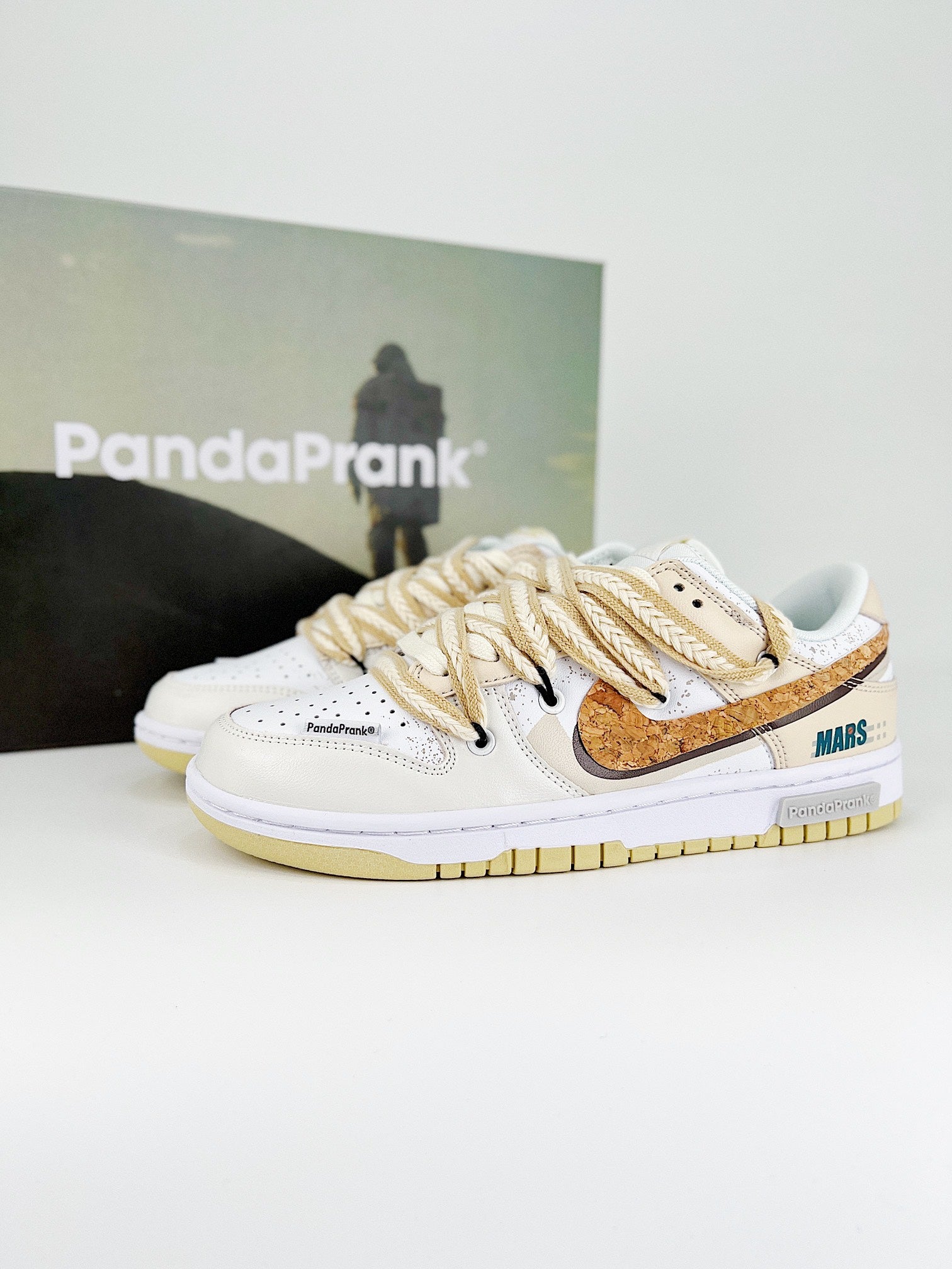 NIKE DUNK LOW RETRO SB & Banda aprank
"Beige white  "