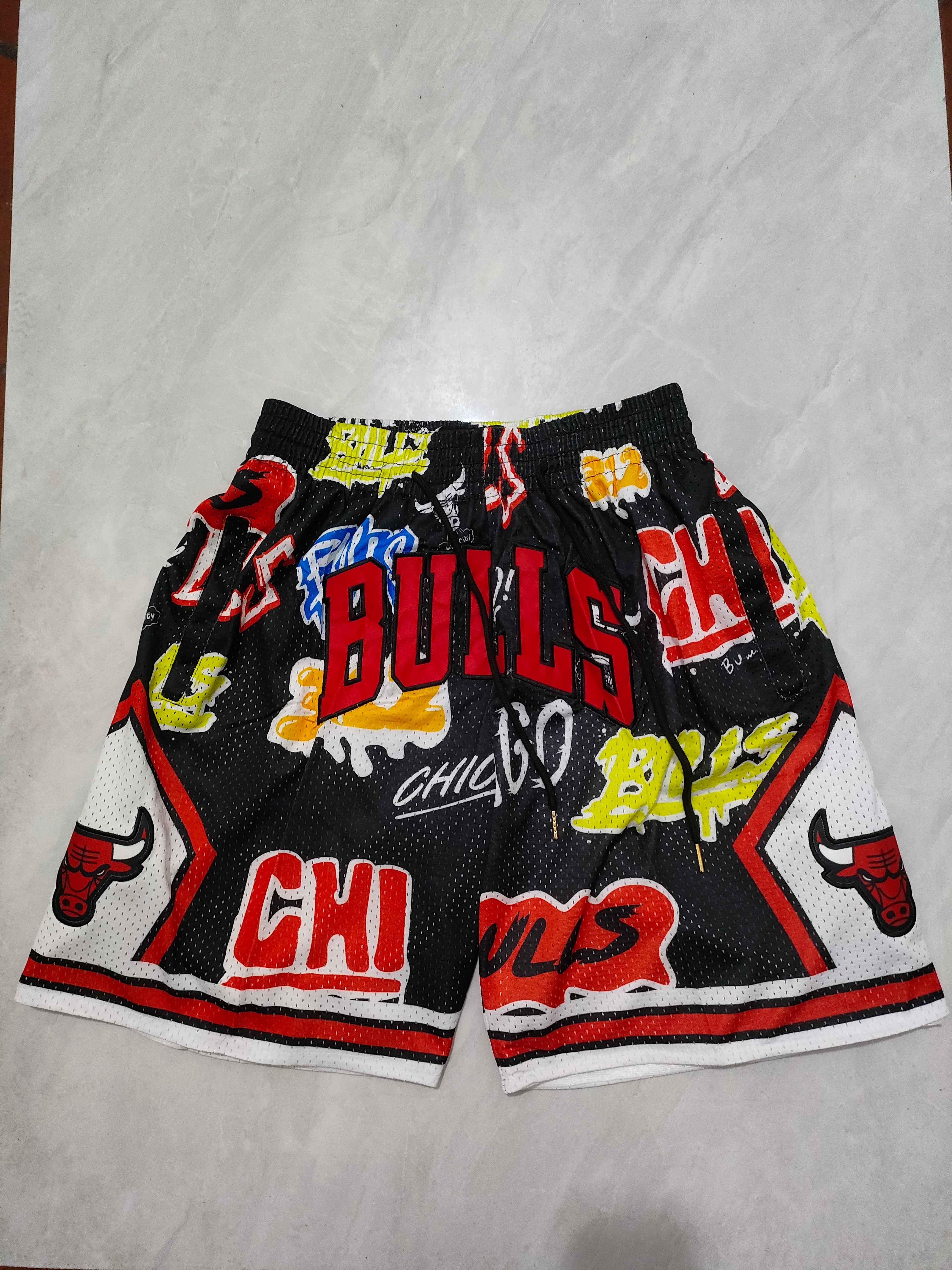 Bulls black graffiti pocket shorts