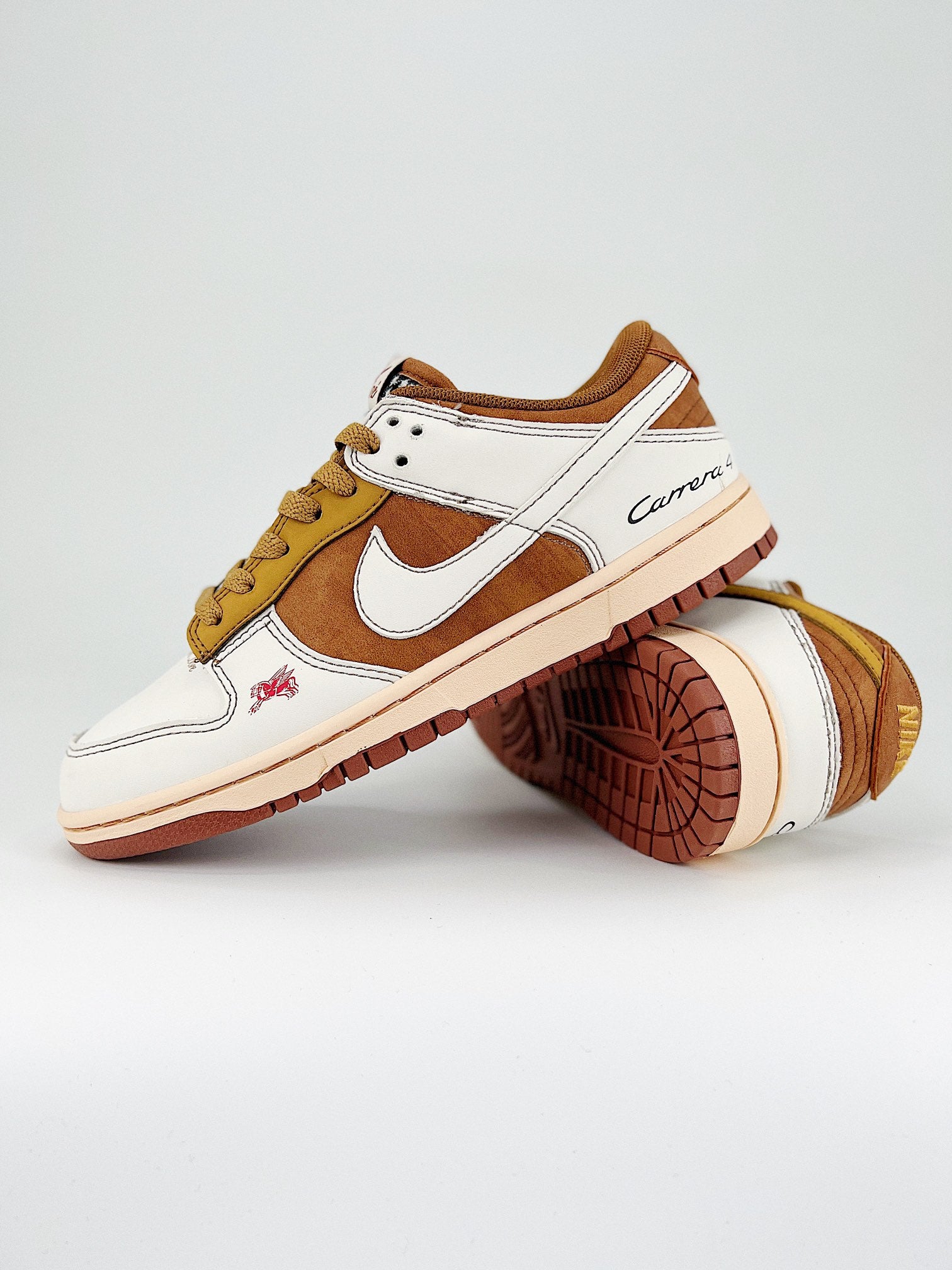 NIKE DUNK LOW PRO SB
"CURRERA"