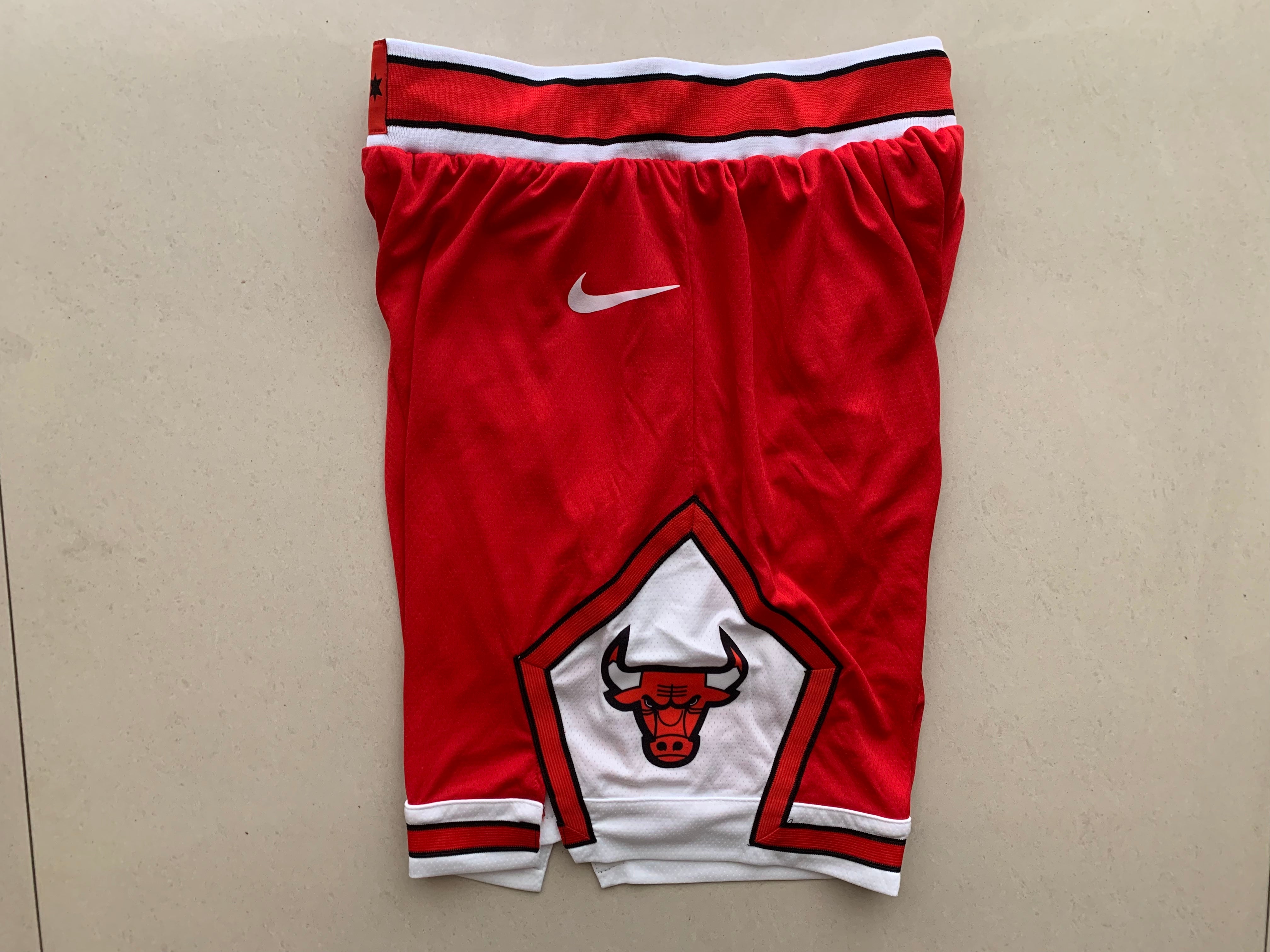 Short taureau rouge