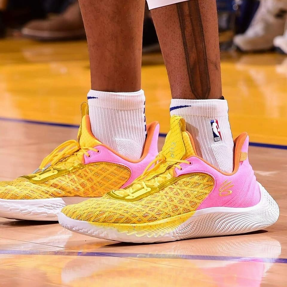 Under armor Curry  Flow 9 yellow