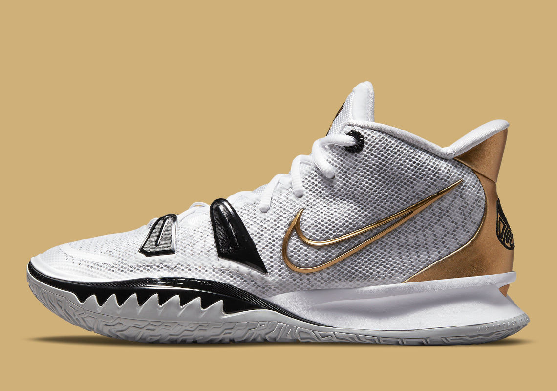 Nike Kyrie 7 blanc et or