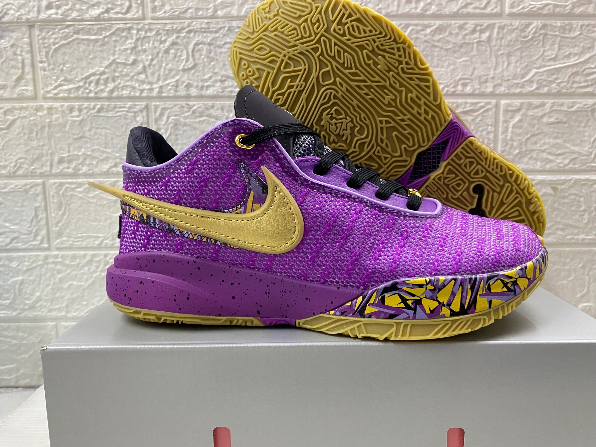 Nike lebron 20 purple/yellow