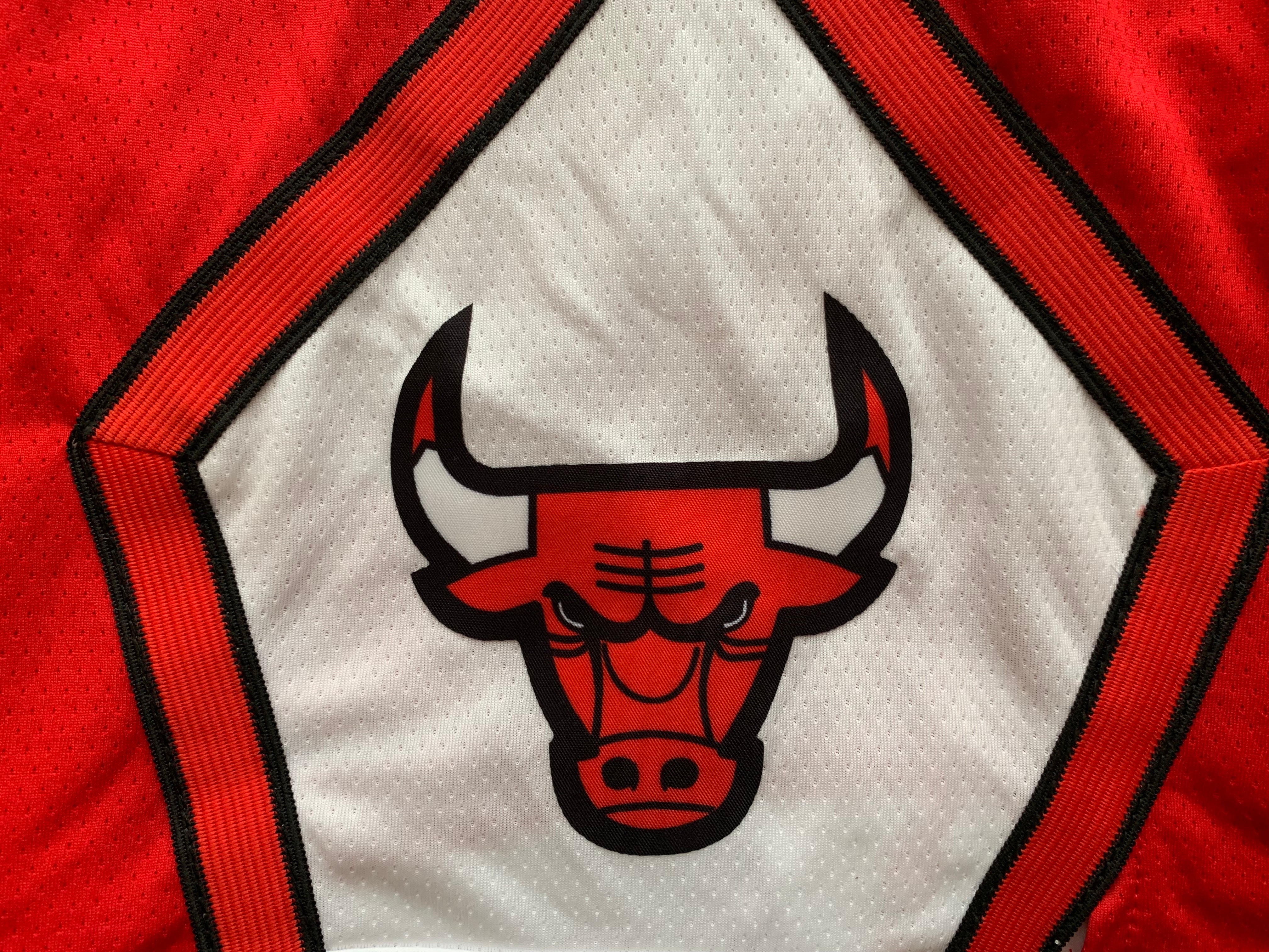 Bull red shorts