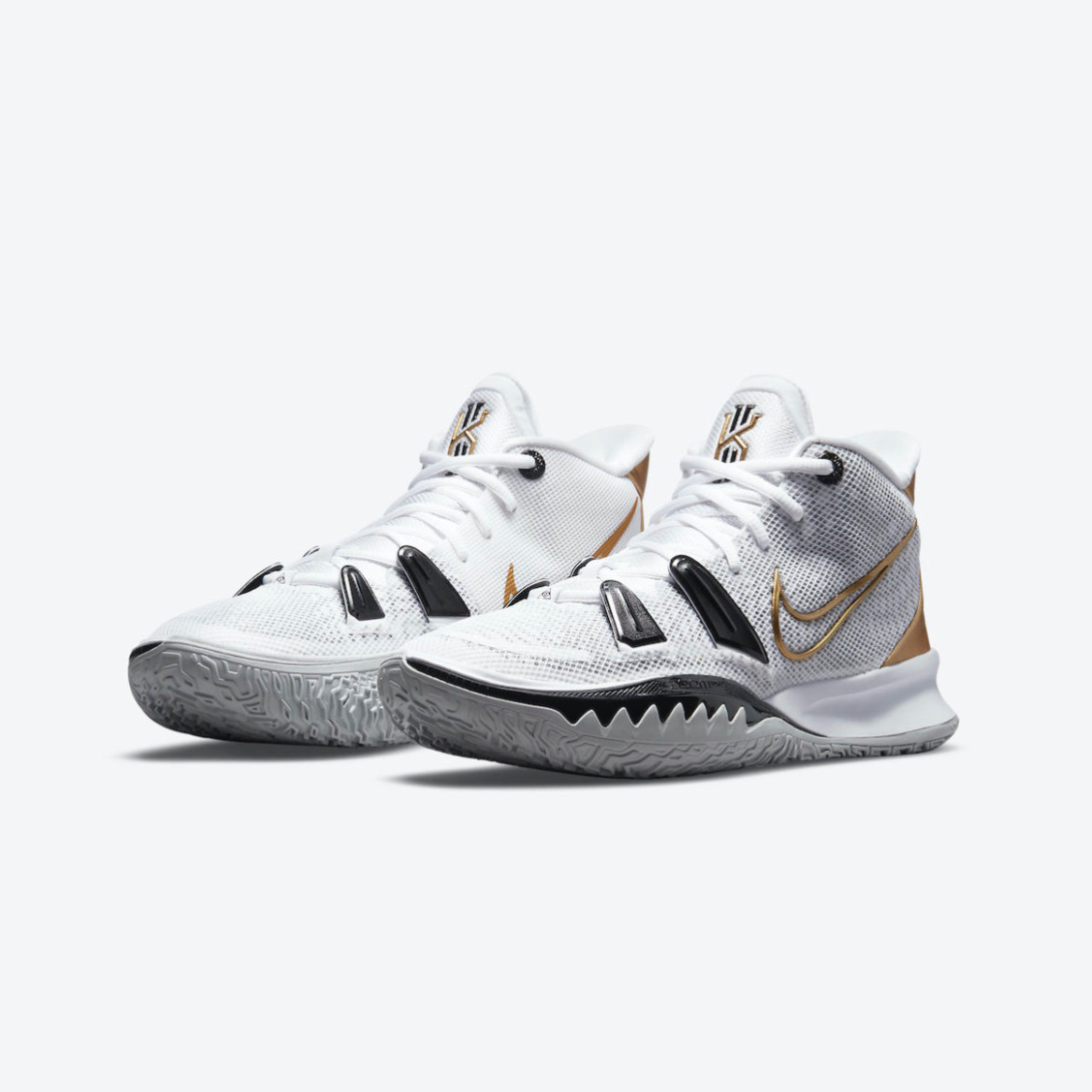 Nike Kyrie 7 blanc et or