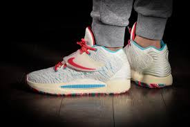 Nike KD 14 Blanc Rouge Bleu clair